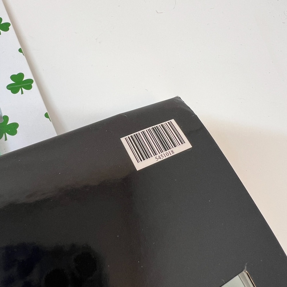 St Patrick's Day Double Sided Reversible Green White Table Runner Two 13x72 NWT - Picture 9 of 13